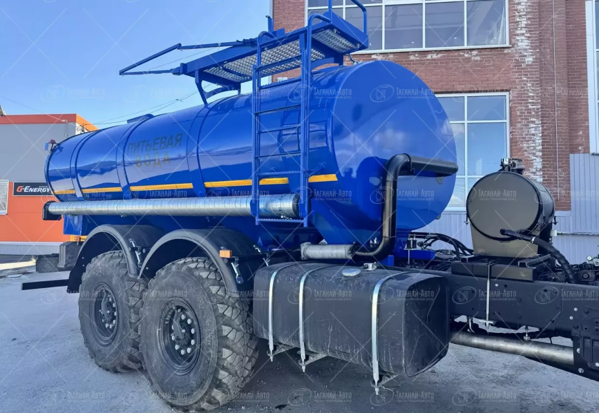 Автоцистерна для питьевой воды АЦПТ-8 на шасси Камаз 43118