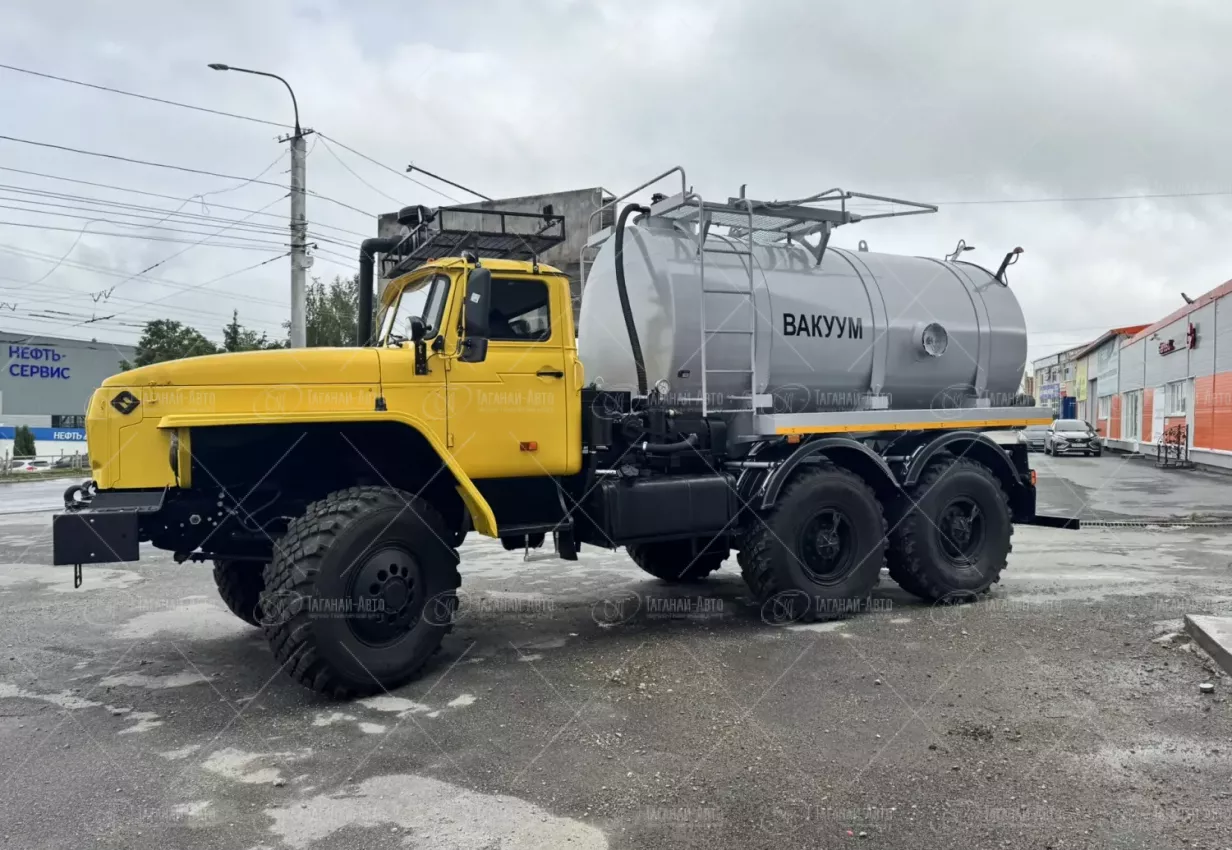 Вакуумная машина МВ-8 на шасси Урал 4320 (насос КО-505)