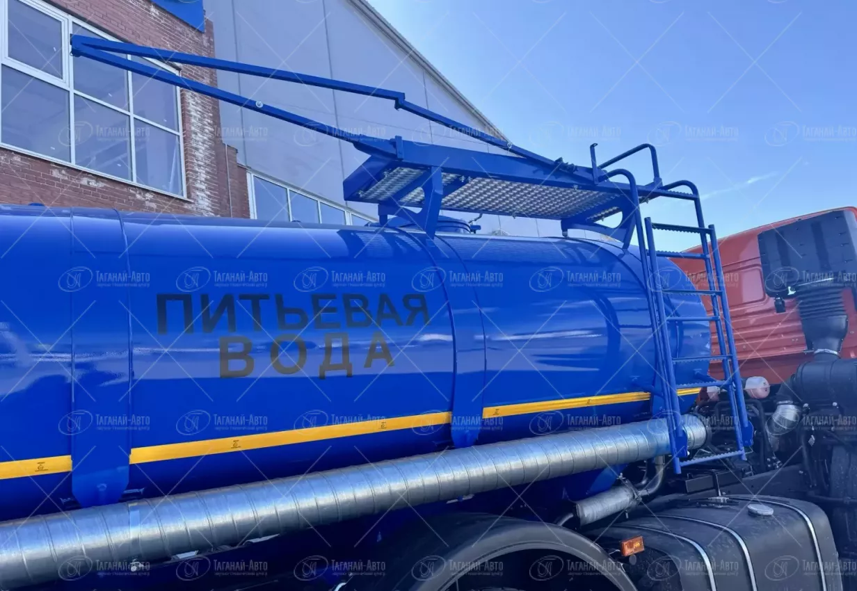 Автоцистерна для питьевой воды АЦПТ-8 на шасси Камаз 43118