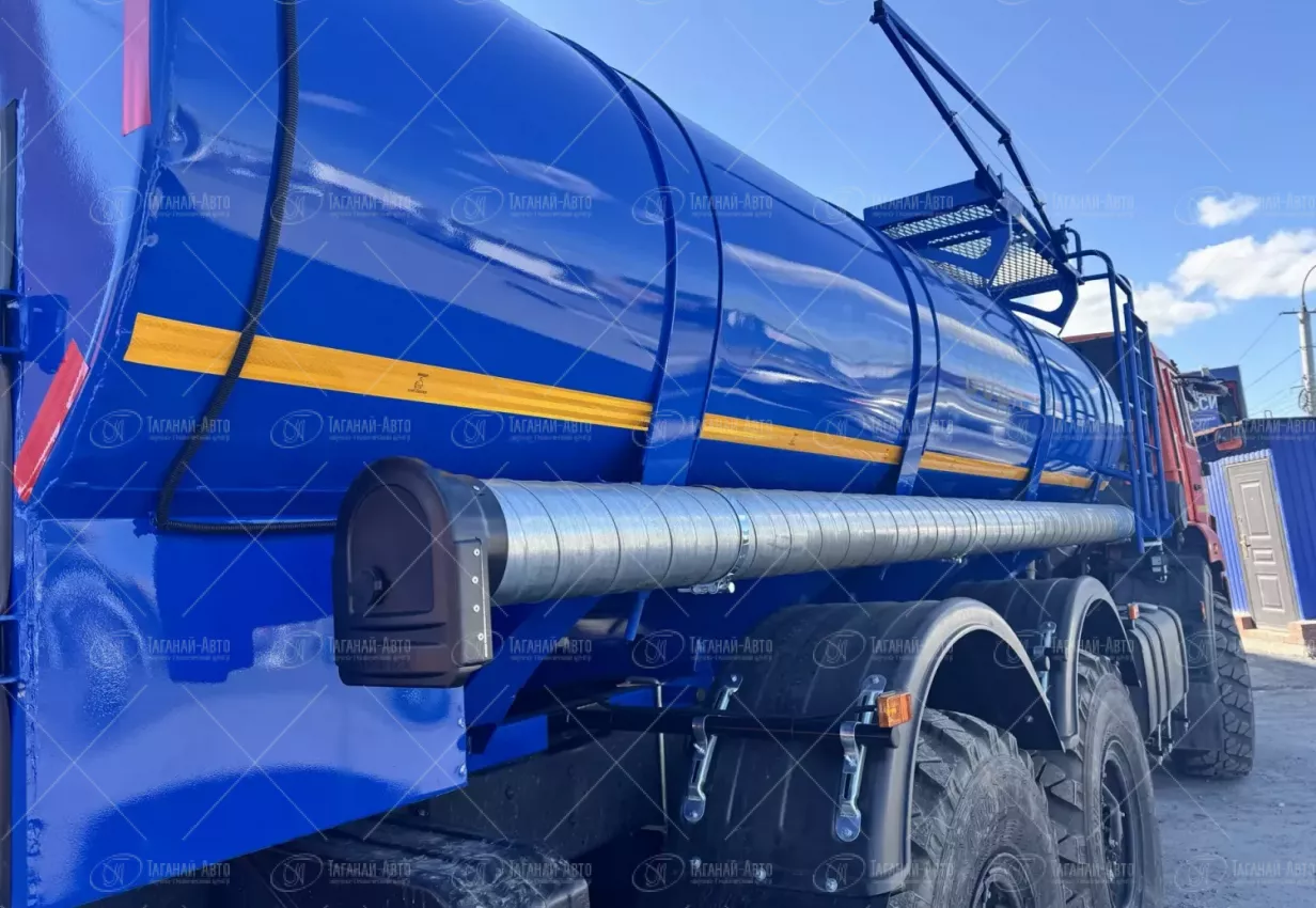 Автоцистерна для питьевой воды АЦПТ-8 на шасси Камаз 43118