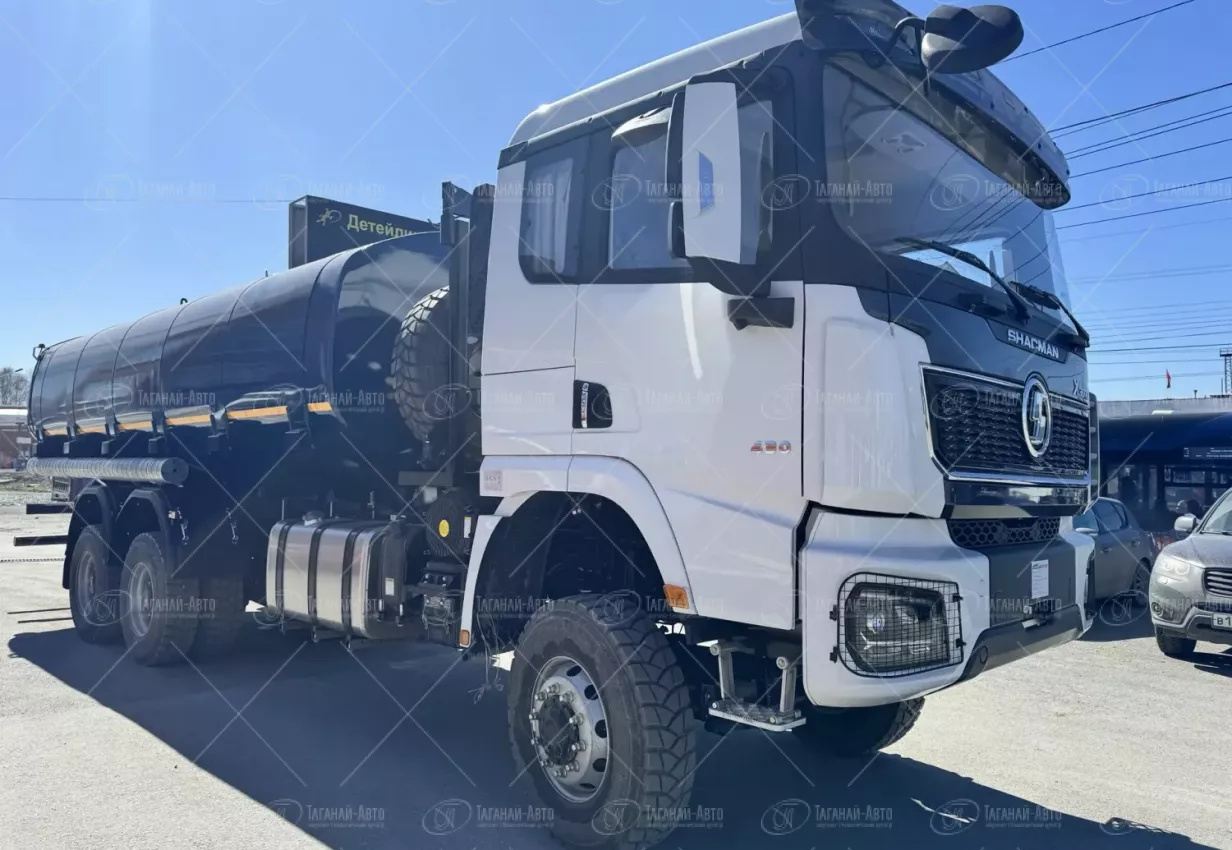 Автоцистерна для технической воды АЦВТ-20 на шасси Shacman X3000