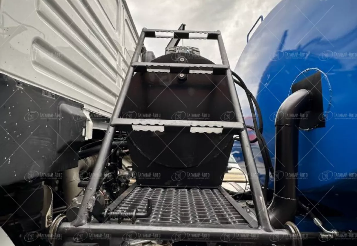 Автоцистерна для перевозки воды АЦПТ-10 на шасси Shacman X3000 SX32586V385 купить от производителя