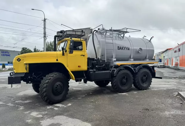 Вакуумная машина МВ-8 на шасси Урал 4320 (насос КО-505)
