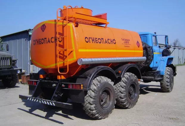 Бензовоз АЦ-9 Урал 4320-61Е5 для светлых ГСМ купить от производителя