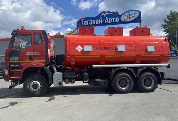 Автотопливозаправщик АТЗ-20/3 на шасси FAW J6 6х4 купить от производителя